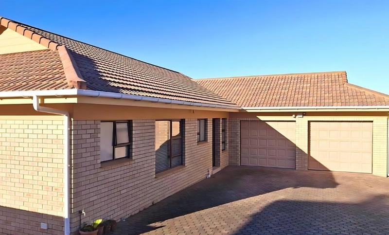 3 Bedroom Property for Sale in Heiderand Western Cape